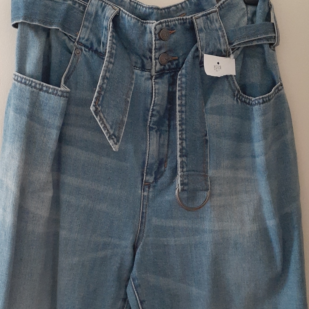 😊 Blue Revival  Straight Leg Jeans